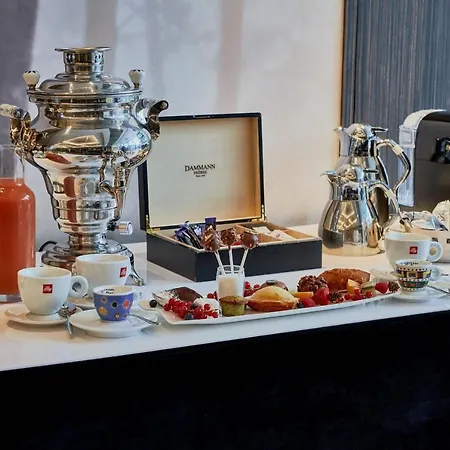 Le Meridien Etoile Hotel