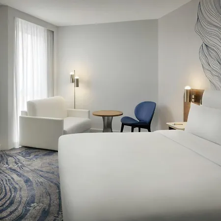Hotel Le Meridien Arc De Triomphe 4*