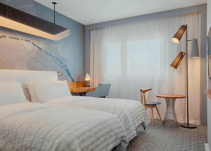 Отель Le Meridien Arc De Triomphe 4*